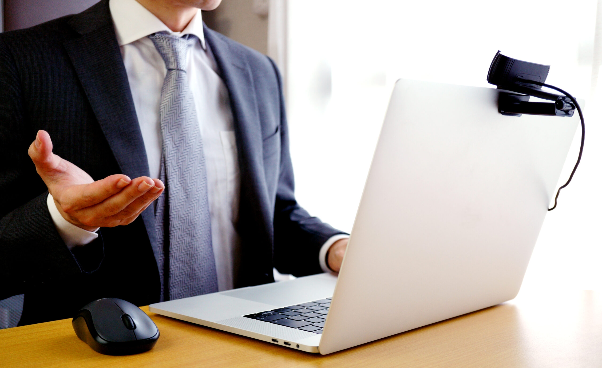 貴社の担当者、本当に実在していますか？